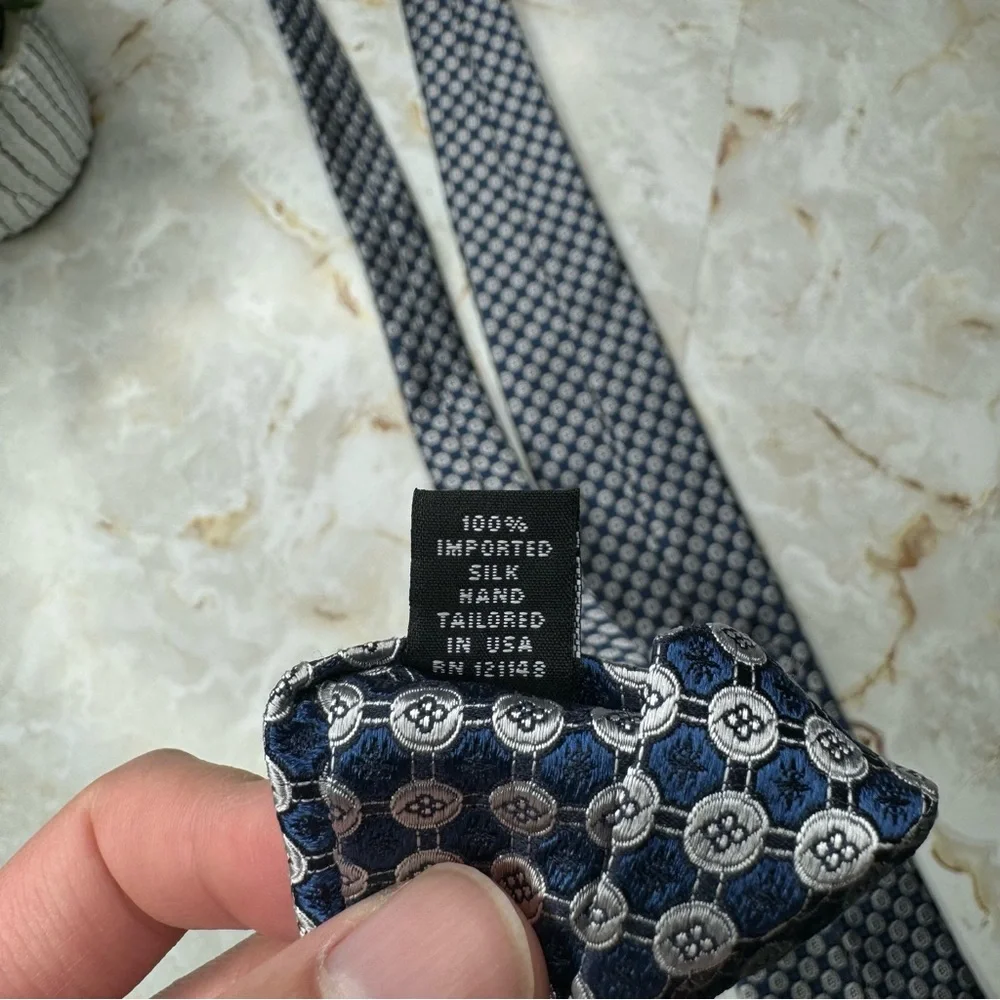 IKE Behar 100% Silk Men's‎ Tie 3 1/2